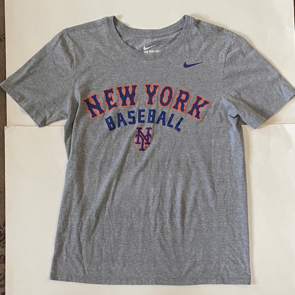 Nike Gray T-Shirt with New York Mets Baseball Logo
